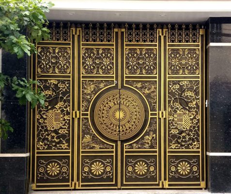 Cửa chính chất liệu đồng